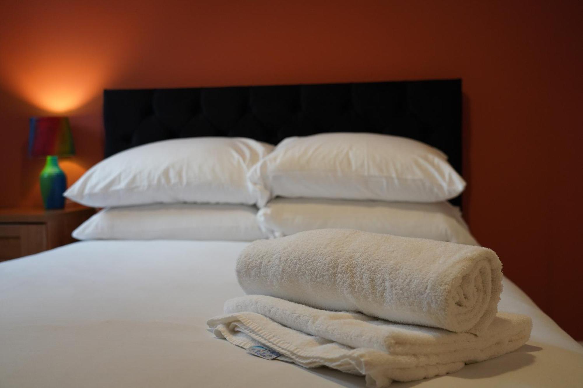 8 Double Beds In A 5 Bedroom House, Pets Welcome Epworth Dış mekan fotoğraf